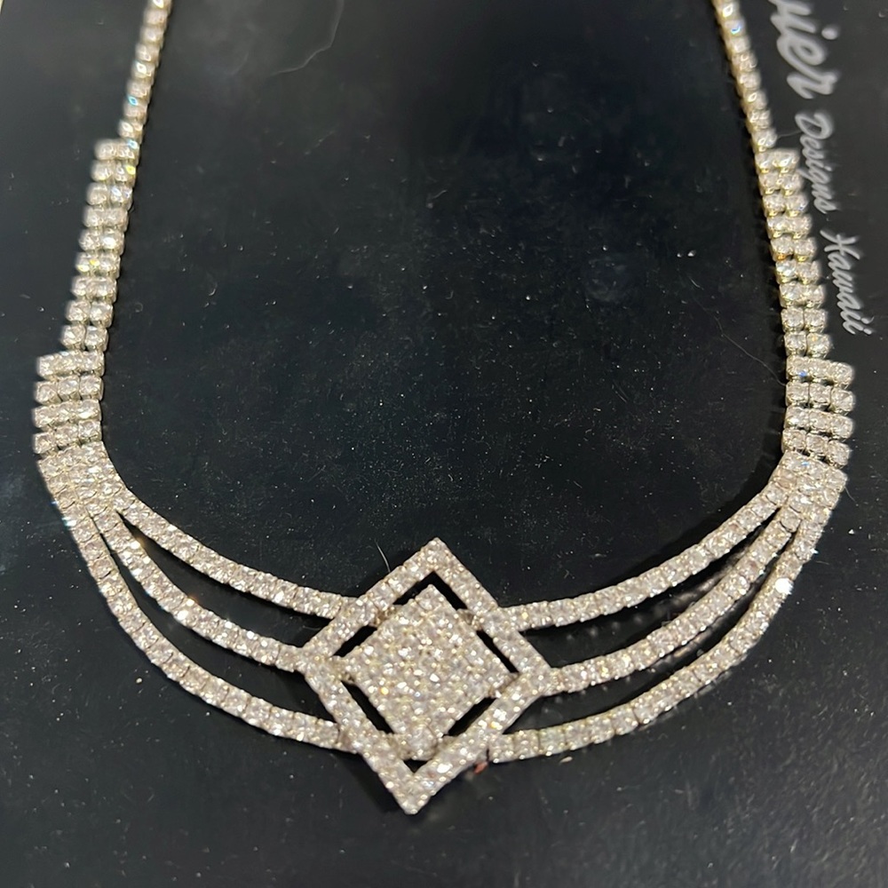 Havier Designs Hawaii. Rhinestone style  crystal necklace